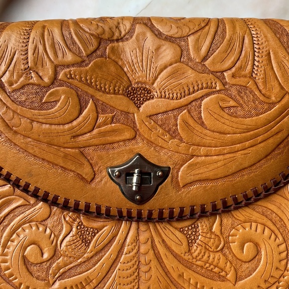 VINTAGE | Hand tooled leather bag - Picture 4 of 12